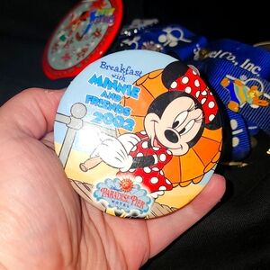 Breakfast With Minnie And Friends 2002 Button